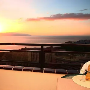https://sunset-paradise-attic.in-canary-islands.com